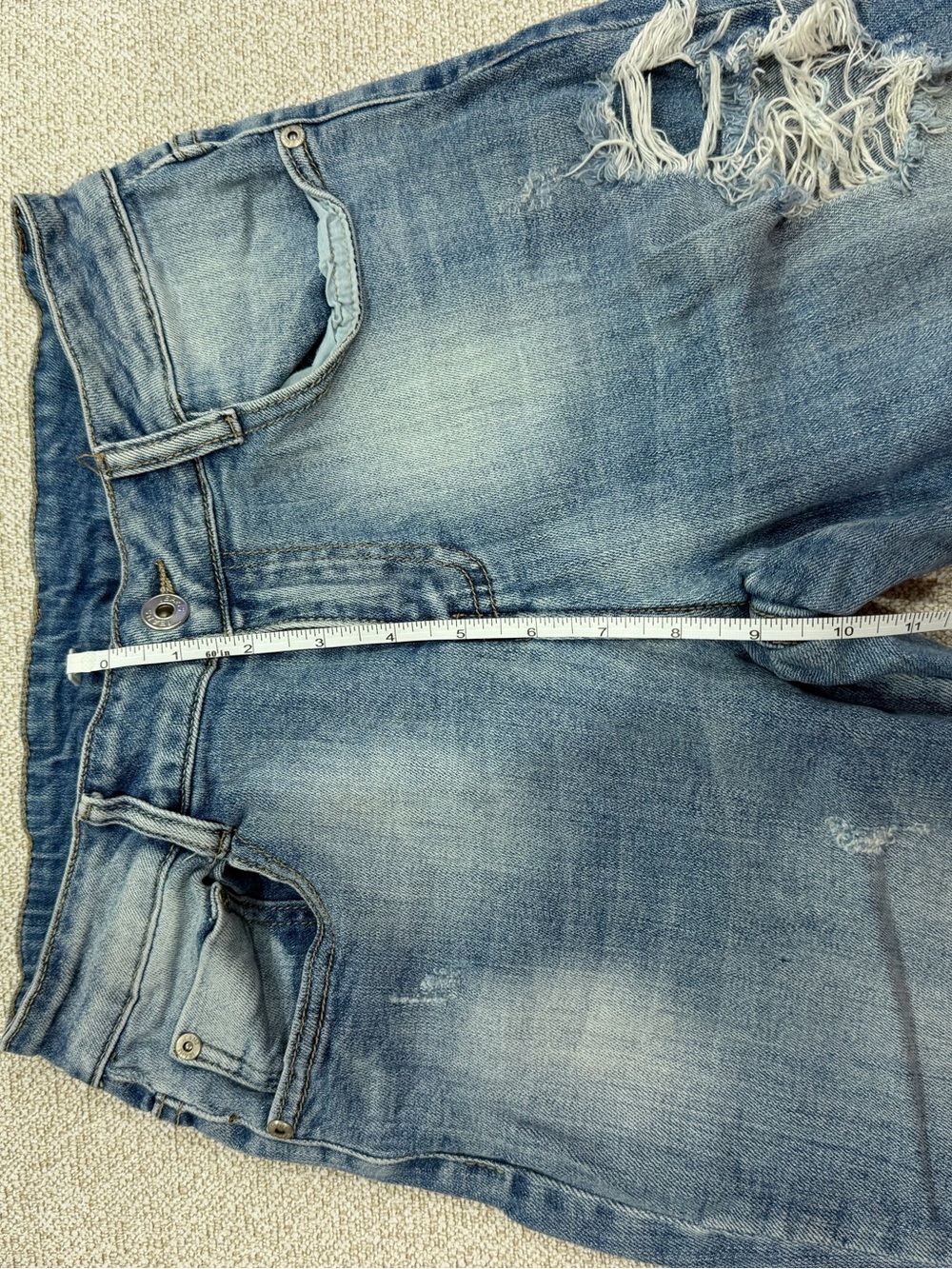 Distressed jeans - Picture 4 of 6